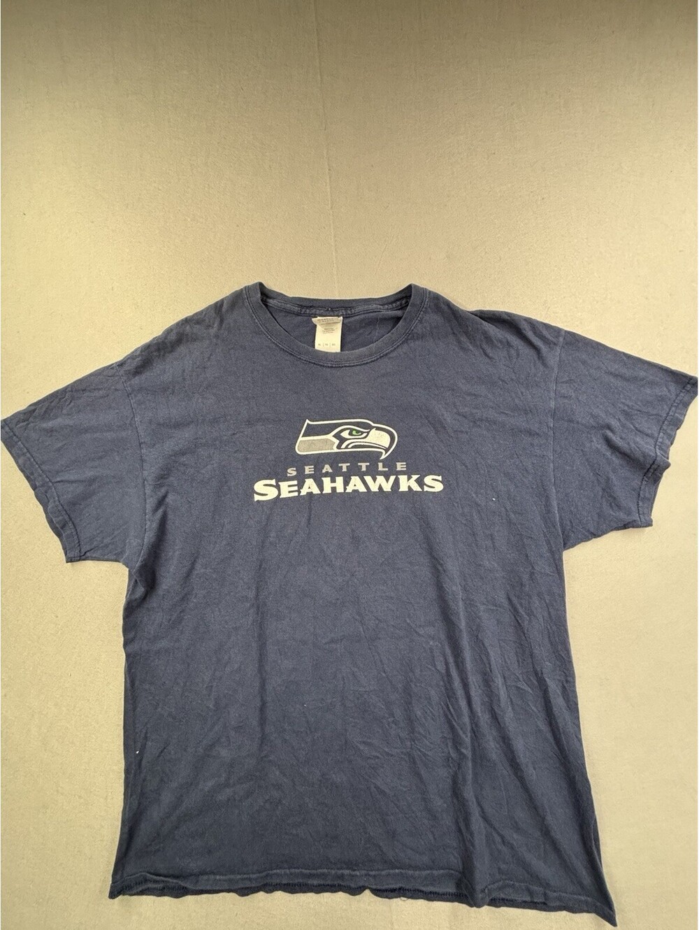 VNTG Seattle Seahawks/Budweiser Promo Tee XL Gildan Heavy Cotton NFL Navy Blue‎